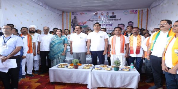 रायगढ़ : वित्त मंत्री ओ.पी.चौधरी ने घरघोड़ा से तमनार तक 12 किलोमीटर पदयात्रा का किया शुभारंभ