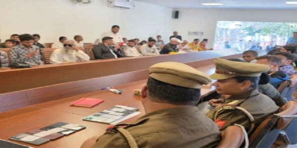 संभल में पुलिस ने 50 लाख के 113 मोबाइल किए बरामद, फोन मिलते ही लोगों के चेहरे खिले
