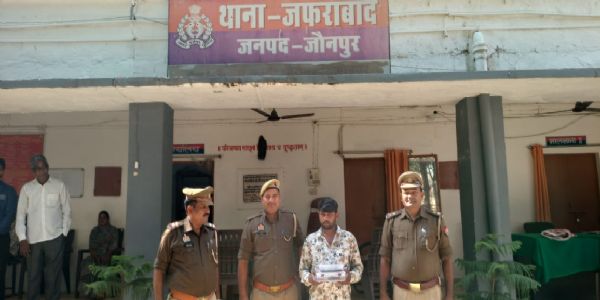 गोतस्कर तमंचे व कारतूस के साथ गिरफ्तार