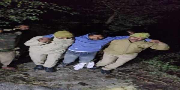 बनकटा पुलिस और शातिर पशु तस्कर के बीच मुठभेड़,तस्कर घायल