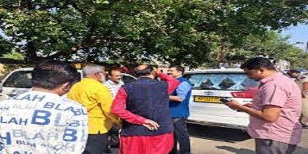 खंडवा में कपड़ा व्यापारी के साथ दिनदहाड़े लूट, ‘पुलिसवाला’ बता दो बदमाशों ने कट्टे की दम पर सोने की चेन और अंगूठी छिनी