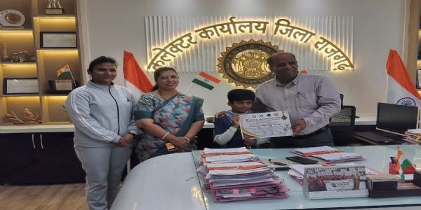 राजगढ़ः आठ वर्षीय दिवित ने कराटे चैंपियनशिप में जीता स्वर्ण पदक, कलेक्टर ने दी बधाई