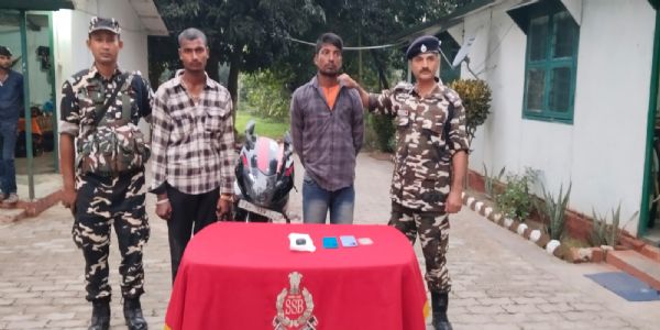 50 ग्राम स्मैक के साथ दो युवकों को एसएसबी ने पकड़ा