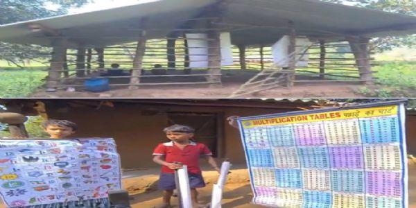 शिक्षादूत की नक्सली हत्या के दो महीने बाद भी ग्राम नेन्द्रा स्कूल में पसरा सन्नाटा