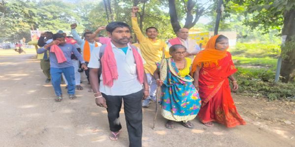 छत्तीसगढ़िया क्रांति सेना ने कलेक्टोरेट में किया प्रदर्शन, जमीन नामांतरण में गड़बड़ी का लगाया आरोप