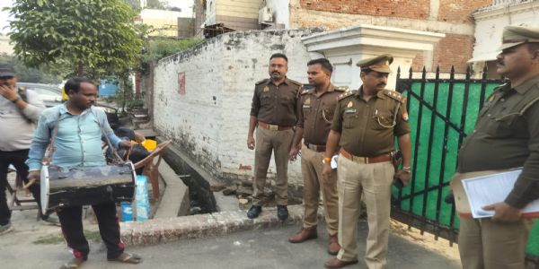 प्रयागराज में प्रतापगढ़ से फरार सपा नेता गुलशन यादव के सम्पत्ति की कुर्की