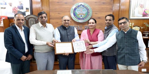 हिसार : हकृवि के कीट विज्ञान विभाग को मिला बेस्ट रिसर्च सेंटर अवार्ड