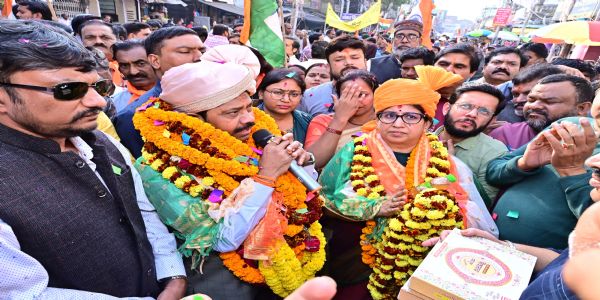 खेलो इण्डिया और फिट भारत खेल का उद्घाटन करते हुए मंत्री नंद गोपाल नन्दी एवं पूर्व मेयर अभिलाशा गुप्ता का छाया चित्र खेलो इण्डिया और फिट भारत खेल का उद्घाटन करते हुए मंत्री नंद गोपाल नन्दी एवं पूर्व मेयर अभिलाशा गुप्ता का छाया चित्र