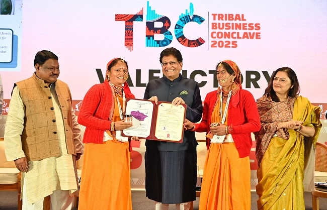 यशोभूमि में जनजातीय व्यापार सम्मेलन-2025 के दौरान पीयूष गोयल यशोभूमि में जनजातीय व्यापार सम्मेलन-2025 के दौरान पीयूष गोयल