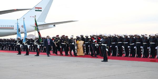 भारत की राष्ट्रपति द्रौपदी मुर्मु अफ्रीका की अपनी दो देशों की यात्रा के अंतिम चरण में बोत्सवाना पहुंच चुकी हैं। यह फोटो राष्ट्रपति भवन ने अपने एक्स हैंडल पर साझा किए हैं।