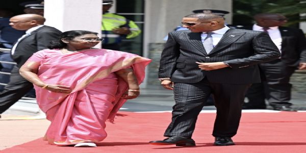 राष्ट्रपति द्रौपदी मुर्मू बोत्सवाना पहुंचीं, दोनों देशों ने व्यापार, स्वास्थ्य और प्रोजेक्ट चीता पर सहयोग बढ़ाने का किया फैसला