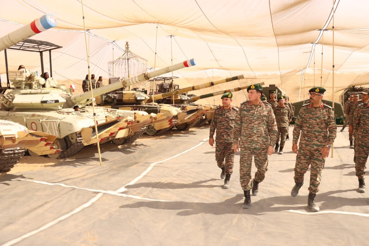 दक्षिणी कमान के जनरल ऑफिसर कमांडिंग-इन-चीफ लेफ्टिनेंट जनरल धीरज सेठ ने “अखंड प्रहार एक्सर्साइज़” के दौरान कोणार्क कोर की युद्धक तैयारियों की समीक्षा की दक्षिणी कमान के जनरल ऑफिसर कमांडिंग-इन-चीफ लेफ्टिनेंट जनरल धीरज सेठ ने “अखंड प्रहार एक्सर्साइज़” के दौरान कोणार्क कोर की युद्धक तैयारियों की समीक्षा की