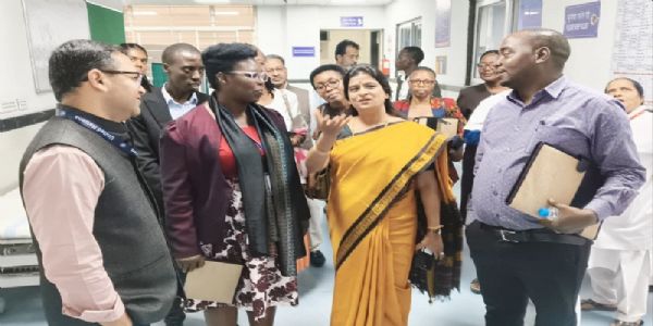 रवांडा अफ्रीका से आए प्रतिनिधियों ने भोपाल के कैलाशनाथ काटजू चिकित्सालय का किया भ्रमण