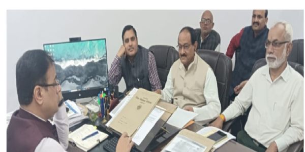 डीआईओएस से शिक्षक संघ ने की वार्ता, अवशेष भुगतान व प्रोन्नत वेतनमान समेत कई मांगों पर बनी सहमति