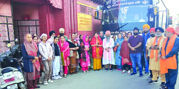 पंजाब के गुरुद्वारों की यात्रा पर श्रद्धालुओं का जत्था रवाना