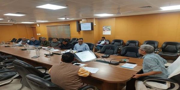 ग्वालियरः संभागीय आयुक्त खत्री ने की पशु चिकित्सा विभाग की योजनाओं की समीक्षा