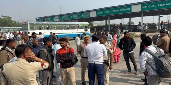 हिसार : रामायण टोल प्लाजा पर भिड़े रोडवेज व टोल कर्मचारी, हजारों यात्री परेशान