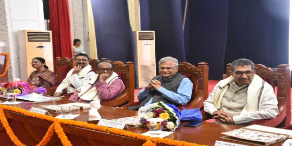 लोकतंत्र में युद्ध का कोई स्थान नहीं, युद्ध लोकतांत्रिक व्यवस्था में बाधा