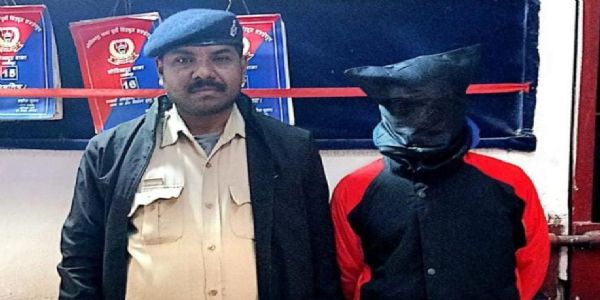 पर्स लूटने वाला युवक गिरफ्तार, 40 हजार और दस्तावेज बरामद