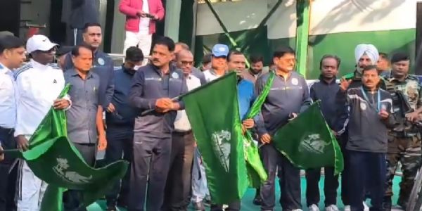 झारखंड स्थापना दिवस: मंत्री सुदिव्य कुमार ने हरी झंडी दिखाकर साइकिल रैली को किया रवाना