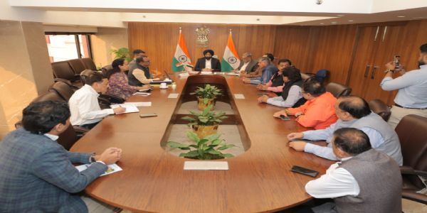 मंत्री सिरसा ने की औद्योगिक क्षेत्रों में चल रहे रखरखाव और सड़कों के पुनर्विकास कार्यों की समीक्षा