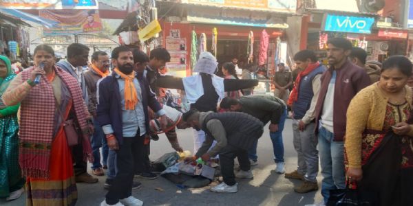 दिल्ली ब्लास्ट पर हिन्दू संगठनों ने किया पुतला दहन