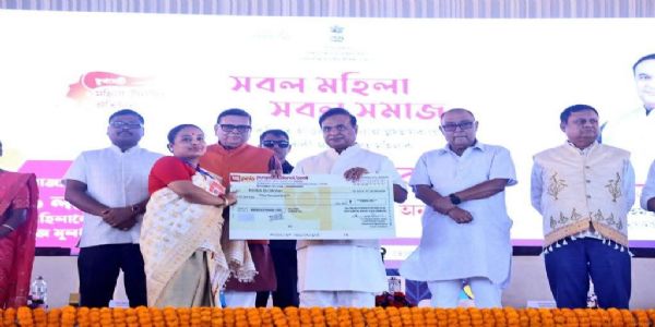 असम सरकार ने गहपुर में 36 हजार महिलाओं को दिए चेक