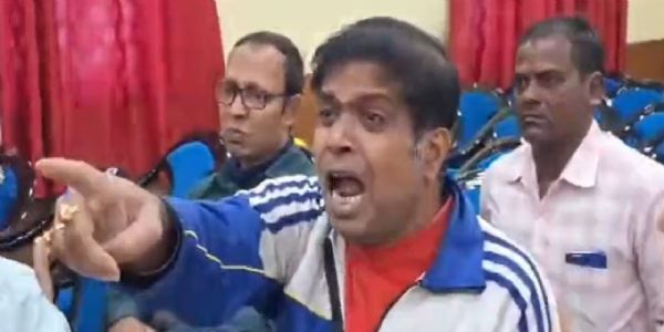 काम के दबाव में टूटा बीएलओ, प्रशिक्षण के दौरान फूट-फूटकर रोया, बोला, “मुझे गोली मार दीजिए”