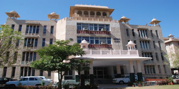 आवासन आयुक्त ने गुणवत्ता जांच के लिए किया महला योजना का निरीक्षण