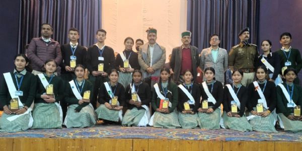 पुस्तकीय ज्ञान तक सीमित न रहें छात्र, जीवन के अनुभवों से भी सीखें : विक्रमादित्य सिंह