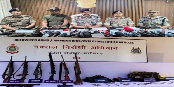 बीजापुर में आयाेजित प्रेसवार्ता बीजापुर में आयाेजित प्रेसवार्ता