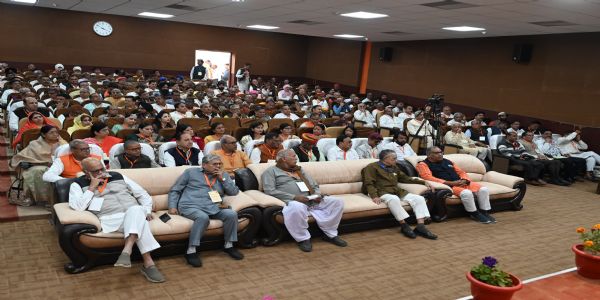 सद्भावना बैठक में उपस्थित लोग