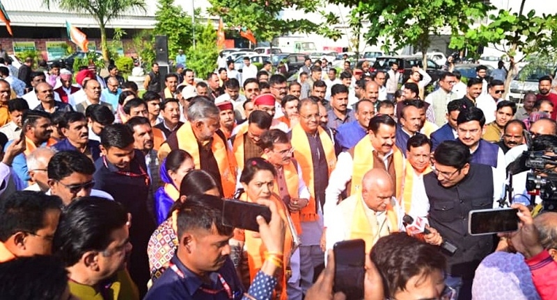 बिहार चुनाव में एनडीए को बढ़त पर मध्य प्रदेश में मना जश्न