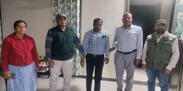 भू-अभिलेख निरीक्षक सात लाख रुपये की रिश्वत लेते गिरफ्तार