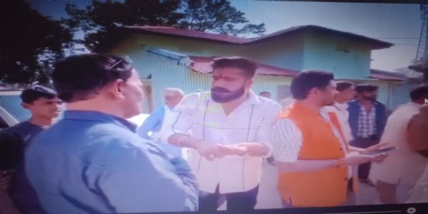 सिवनीः बेहरई में 50 साल पुराने हनुमान मंदिर में तोड़फोड़, विहिप बजरंग दल ने एफआईआर की मांग की