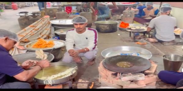 भाजपा मुख्यालय में जश्न का माहौल