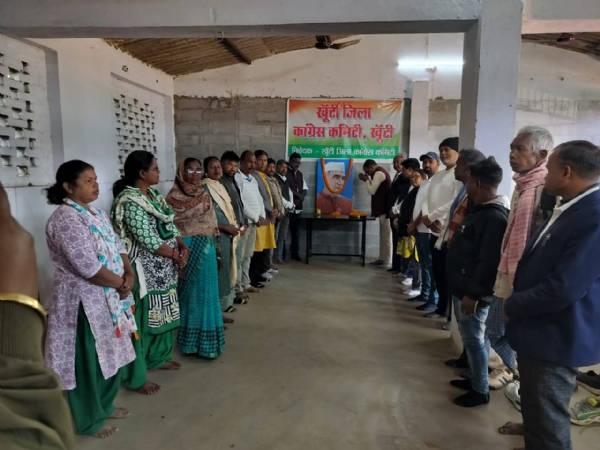 जयंती पर प पंडित जवाहरलाल नेहरू को कांग्रेसियों ने दी श्रद्धांजलि जयंती पर प पंडित जवाहरलाल नेहरू को कांग्रेसियों ने दी श्रद्धांजलि