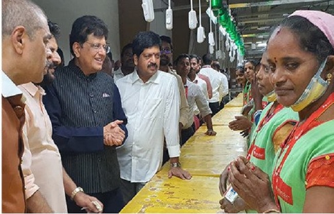 विशाखापत्तनम विशेष आर्थिक क्षेत्र का दौरा करते पीयूष गोयल विशाखापत्तनम विशेष आर्थिक क्षेत्र का दौरा करते पीयूष गोयल