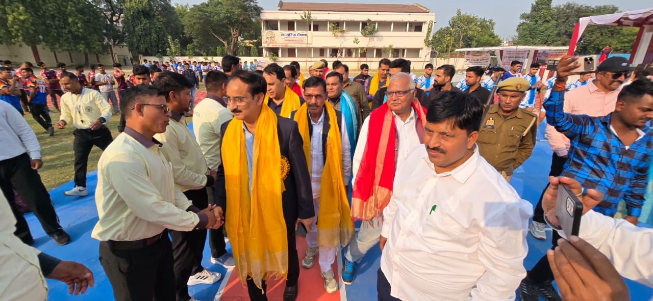 49वीं जूनियर बालक इंटर ज़ोनल (सुपर लीग) राज्य स्तरीय कबड्डी चैंपियनशिप में खिलाड़ियों से परिचय प्राप्त करते हुए सिटी मजिस्ट्रेट इंद्र नंदन सिंह 49वीं जूनियर बालक इंटर ज़ोनल (सुपर लीग) राज्य स्तरीय कबड्डी चैंपियनशिप में खिलाड़ियों से परिचय प्राप्त करते हुए सिटी मजिस्ट्रेट इंद्र नंदन सिंह