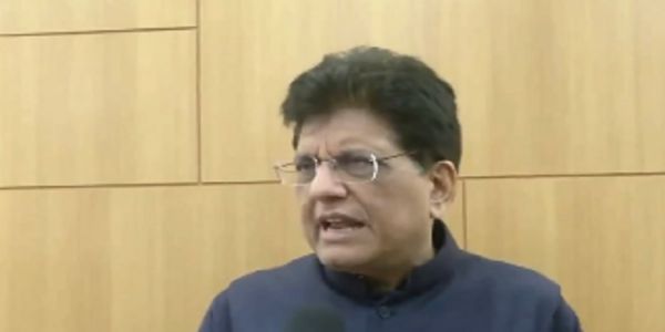 30वें सीआईआई साझेदारी शिखर सम्मेलन 2025 पर संवाददाताओं से बातचीत करते पीयूष गोयल 30वें सीआईआई साझेदारी शिखर सम्मेलन 2025 पर संवाददाताओं से बातचीत करते पीयूष गोयल