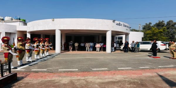 बलरामपुर : सर्किट हाउस पहुंचने पर कृषि मंत्री रामविचार नेताम का औपचारिक स्वागत