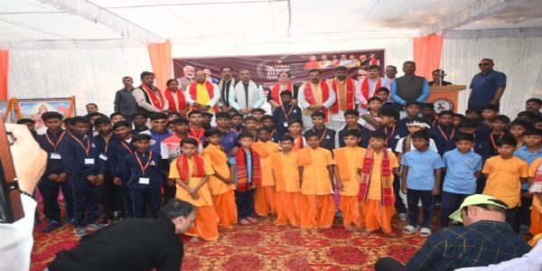 राहुल प्रतापी पुरुष, सहयोगियों को कर देते हैं राजनैतिक रूप से भस्म : दिनेश शर्मा