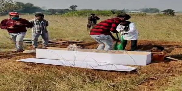 34 दिन बाद कब्र से निकाला गया शव—विवादित जमीन पर हाई कोर्ट की सख्त कार्रवाई