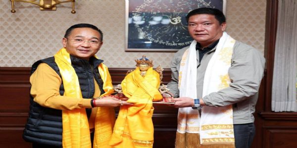 अरुणाचल के मुख्यमंत्री पेमा खांडू ने मुख्यमंत्री तमांग से मुलाकात की