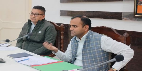 सभी विभाग राजस्व प्राप्ति के लिए शतप्रतिशत लक्ष्य हासिल करें : जिलाधिकारी