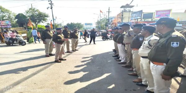 महाकाल मंदिर में श्रद्धालुओं को रास्ता दिखाएंगे पुलिसकर्मी