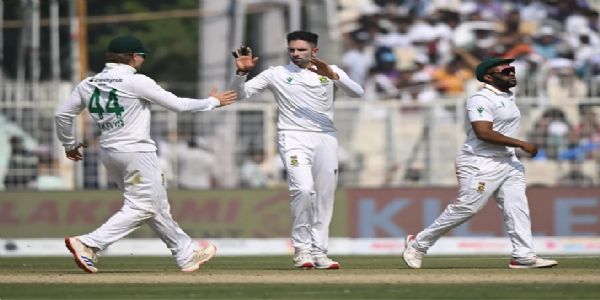 कोलकाता टेस्ट: भारतीय टीम की पहली पारी 189 पर ढेर, मिली 30 रन की बढ़त