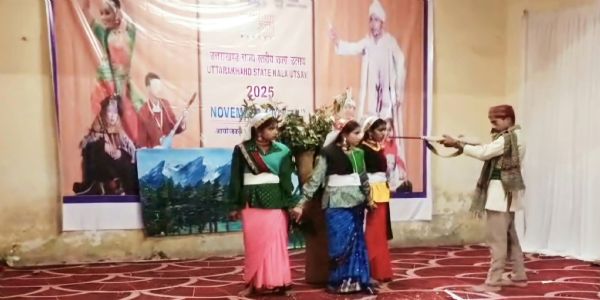 चिपको आंदोलन पर आधारित नाटक मैं गोरा हूं का मंचन..