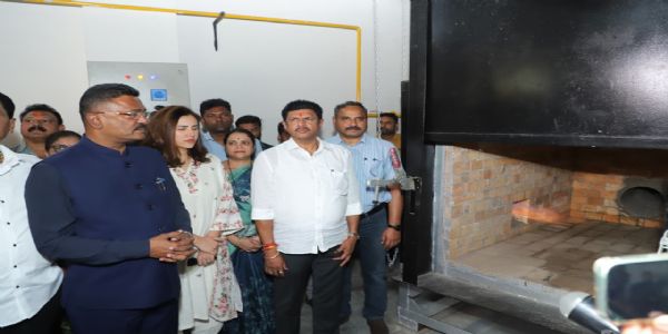 परिवहन मंत्री सरनाइक ने किया टीएमसी के पशु श्मशान दहन चैंबर का लोकार्पण