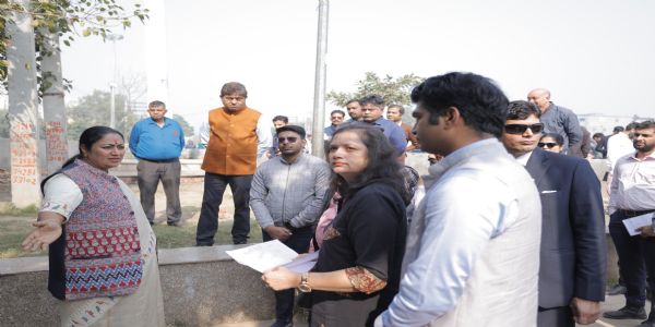 मुख्यमंत्री रेखा गुप्ता ने कहा - 25 दिसंबर से शुरू होगी अटल कैंटीन योजना, किया निर्माण स्थल का निरीक्षण